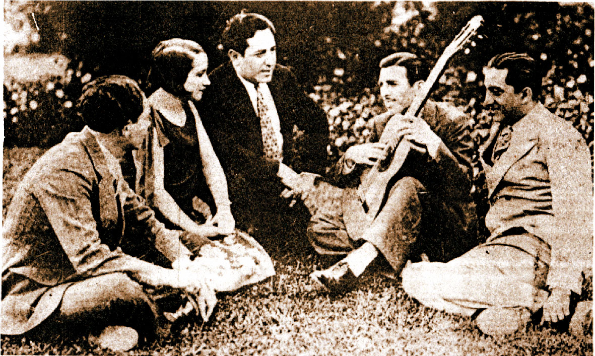 Pepe Domínguez (en medio, de negro), Guty Cárdenas (con guitarra) y Ricardo Palmerín (derecha)